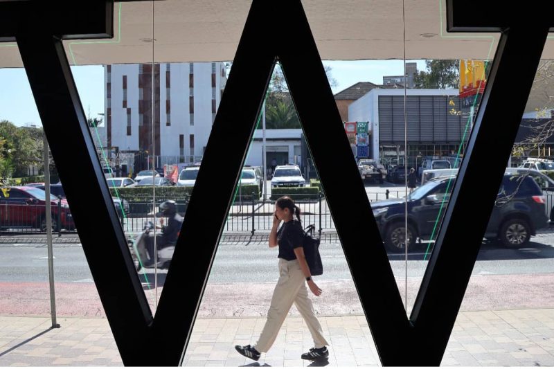 G W
